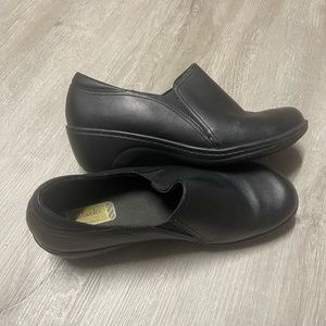 Women’s Clark’s black slip resistant